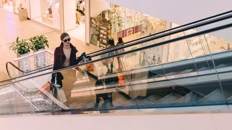 Modne trendy w okularach przeciwsłonecznych na sezon letni